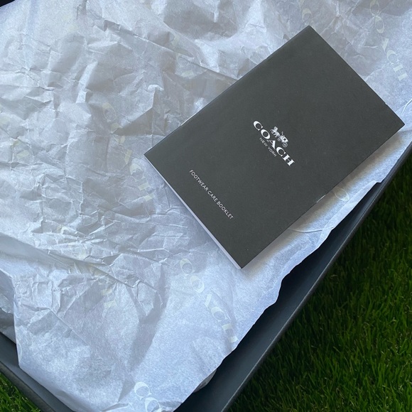 Coach Pocket Pool Slides, Black, 7, New - Picture 11 of 12